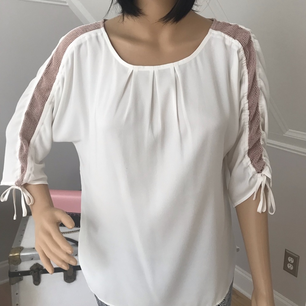 Ann Taylor Cream Top. Size XS. NWOT